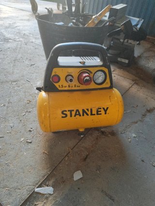 Compresor Stanley 1.5 HP 6L 8 Bar