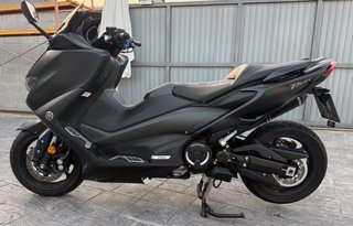 Yamaha T Max 560  Tengo el escape original de casa