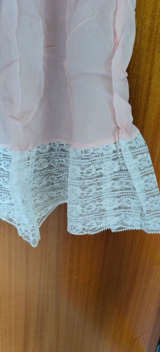 Sottoveste in pizzo rosa e bianco