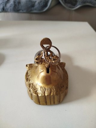 Candado antiguo cabeza de león metal