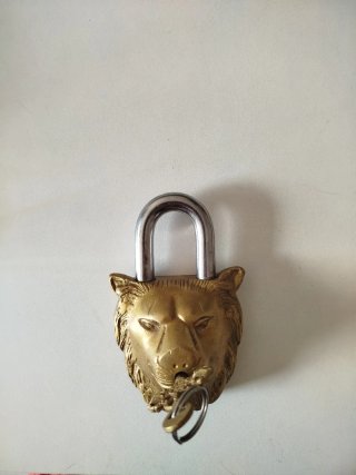 Candado antiguo cabeza de león metal