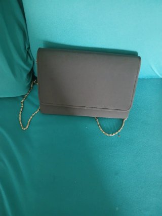 Bolso de tela gris con cadena colgante no envio