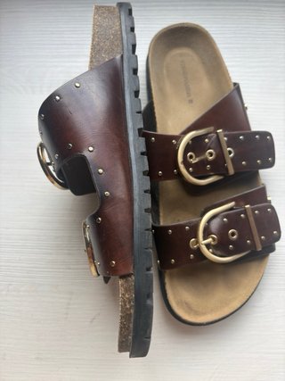 Sandalias Stradivarius Marrones Hebillas Doradas