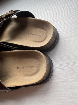 Sandalias Stradivarius Marrones Hebillas Doradas