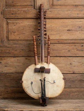 Kora africana 21 cuerdas con electrificación.