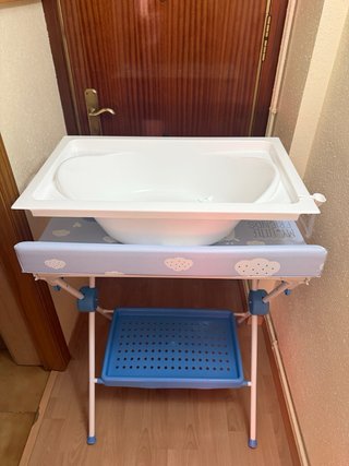Cambiador y bañera para bebé