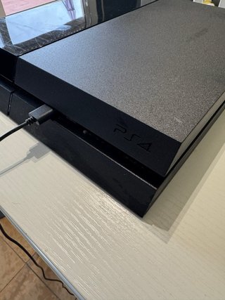 PS4 Fat 500GB + 2 controller + cavo HDMI - Funzionante