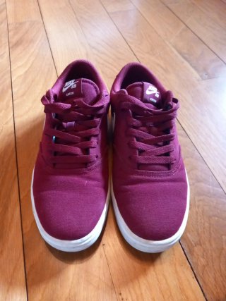 Zapatillas Nike . Granates Talla 41