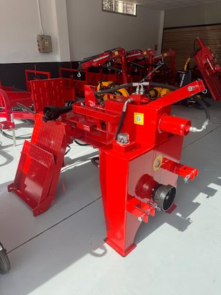 Astilla-leña TJM 18T con elevador