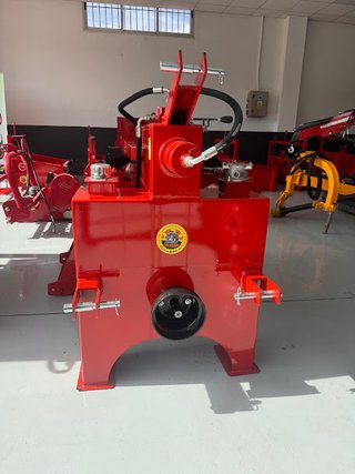 Astilla-leña TJM 18T con elevador