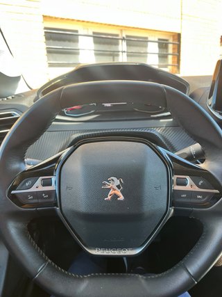 Peugeot 208 2021