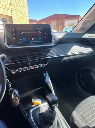 Peugeot 208 2021
