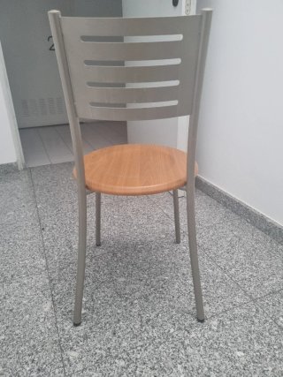 Silla de madera y metal