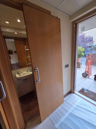 Puerta corredera con herraje Medidas 72 x 202