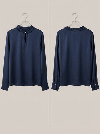 Blusa azul oscuro con cuello de volantes