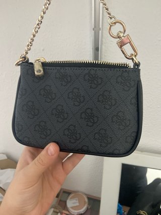 Bolso Guess negro y dorado original