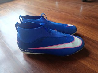 Tacos de fútbol Nike Talla 37.5