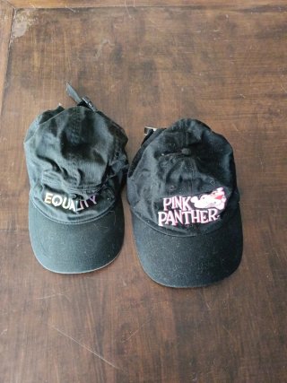 2 Gorras H&M y Puño&Bear Negras