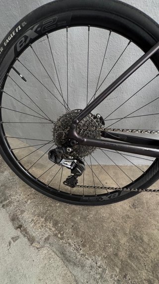 Giant E-revolt + Gravel y carretera