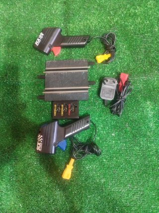 Pista Scalextric compact con mandos/transformador