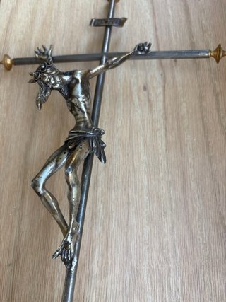 Crucifijo de sobremesa mediados siglo XX