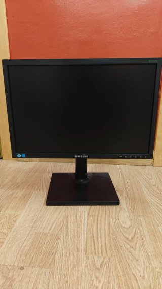 Monitor Samsung 19 S19C450 + Regalo