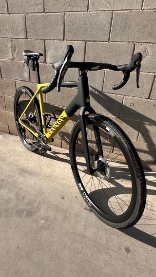 Canyon Grail CF 8 1by - mayo 2026 Gravel