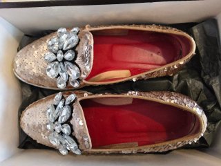 Zapatos italianos dorados con pedrería