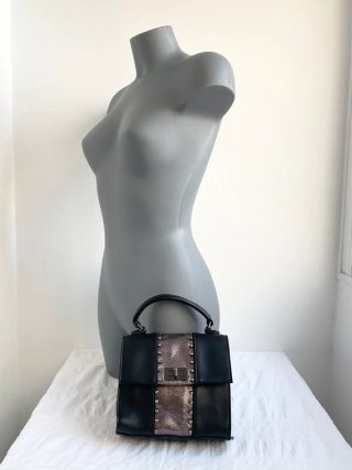 Bolso Negro y Dorado Cuero Sintético
