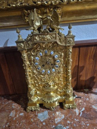 Reloj de sobremesa dorado