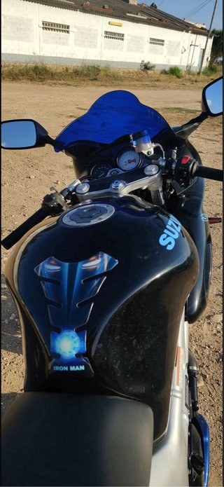 Suzuki SV650 Sportbike Negra y Azul