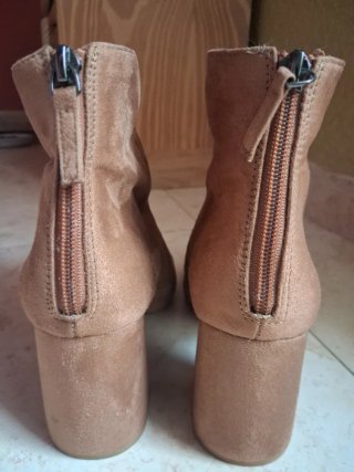 Botines camel tacón ancho punta redonda