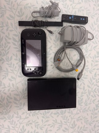 Nintendo Wii U Negra con GamePad y Accesorios