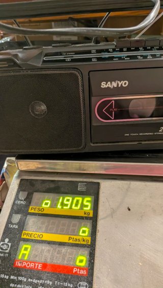 SANYO M7028K Radio Cassette 4 Bandas