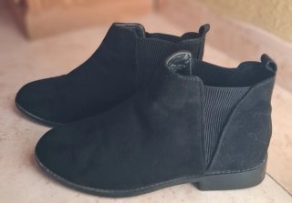 Botines negros planos punta redonda