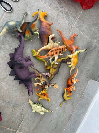 Lote de dinosaurios de juguete