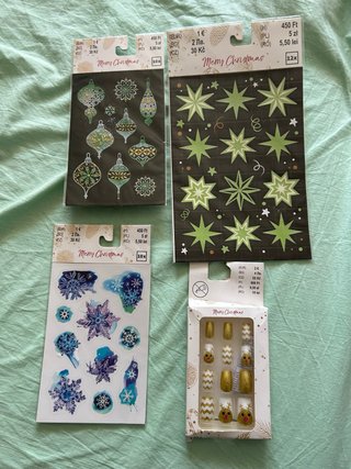 Adornos Navideños y Uñas Postizas