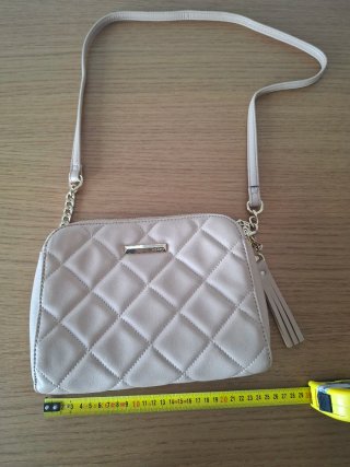 Bolso bandolera beige acolchado