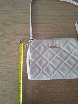 Bolso bandolera beige acolchado
