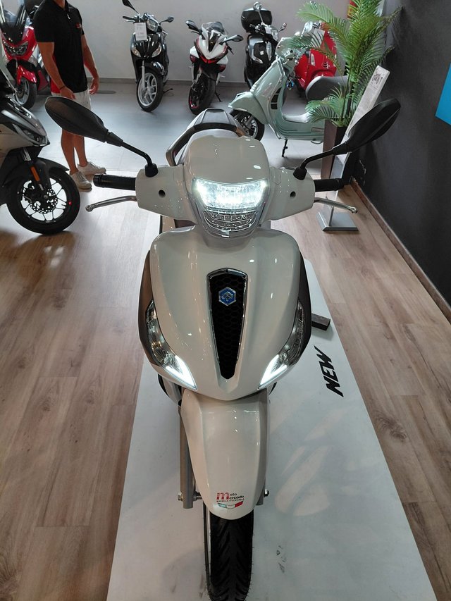Piaggio Medley 125 Scooter