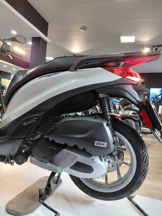 Piaggio Medley 125 Scooter