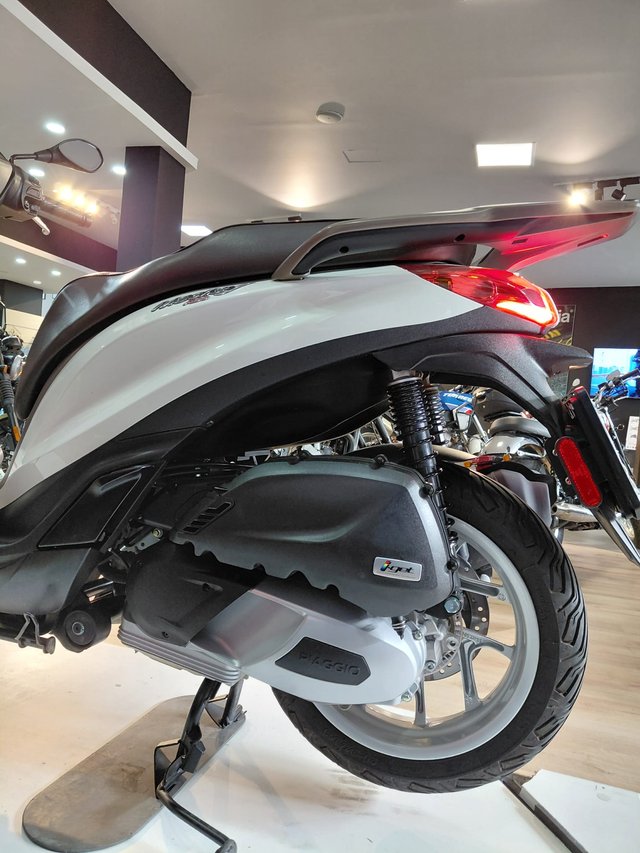 Piaggio Medley 125 Scooter