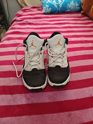 Zapatos Jordan Max Aura 2