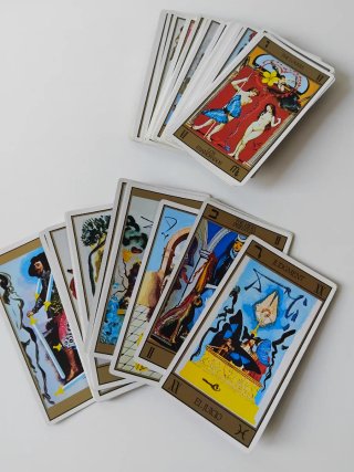 Tarot Universal Dalí con caja