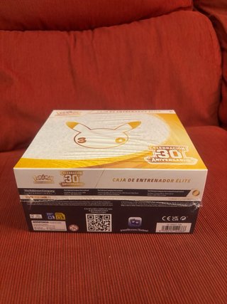 Caja Entrenador Élite Pokémon 30 Aniversario