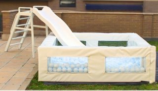 Se vende piscina de bolas con tobogán y escalera