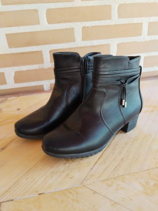 Botines negros mujer