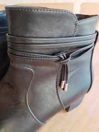 Botines negros mujer