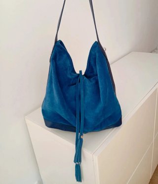Bolso azul de ante y piel