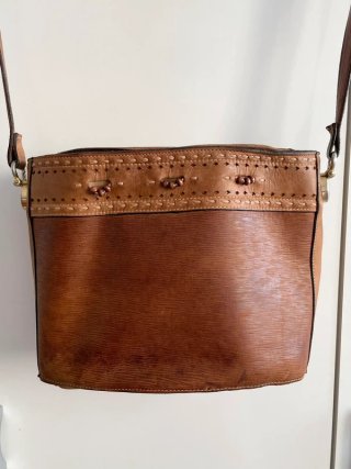 Bolso de cuero marrón